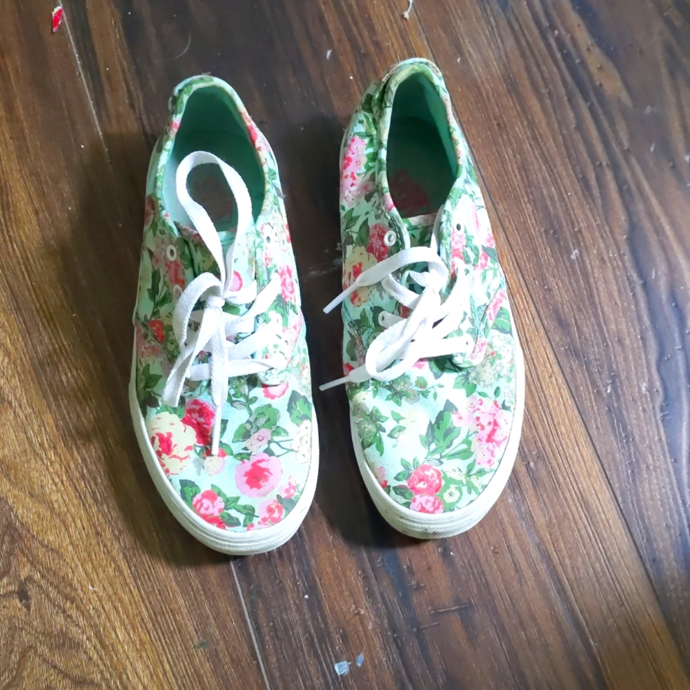 Floral print Vans lace up shoes size 4.5